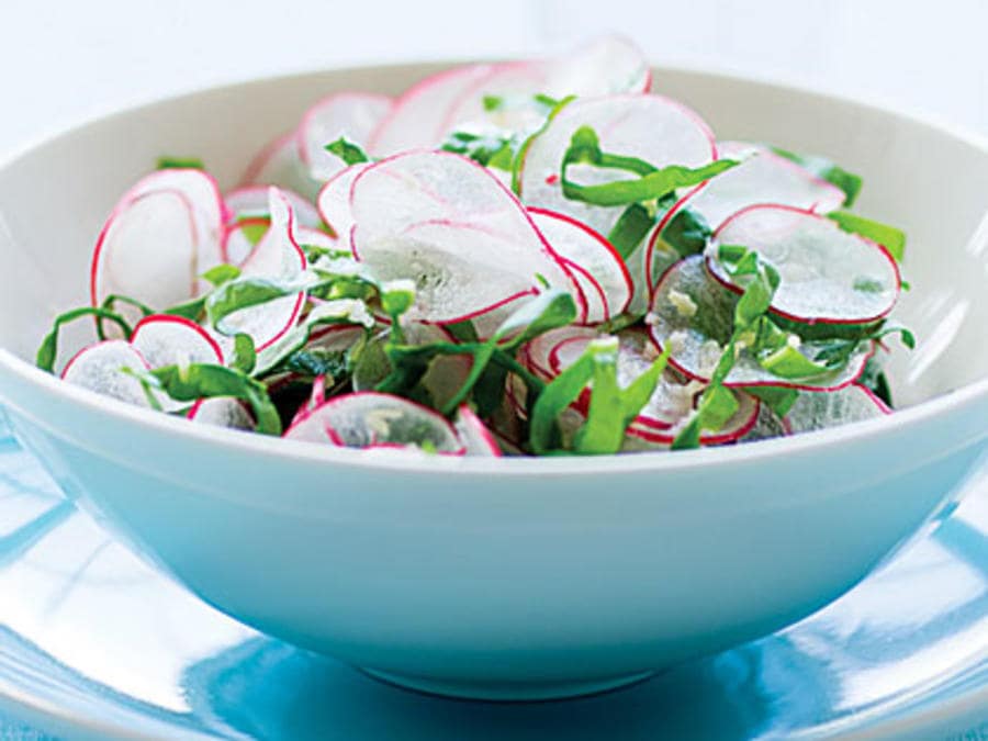 skābeņu un spinātu salāti